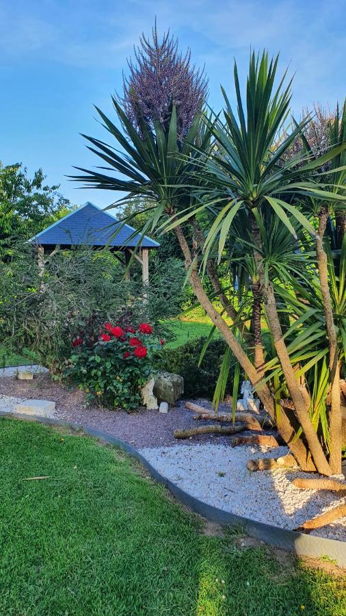 Le Coup De Foudre Bed & Breakfast Le Molay-Littry Bagian luar foto